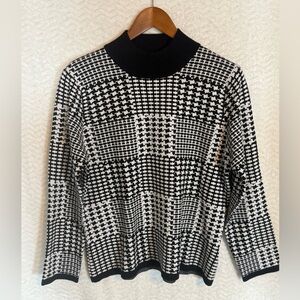 Joseph Black and White Patterned Turtleneck Sweater. Stunner 🤩